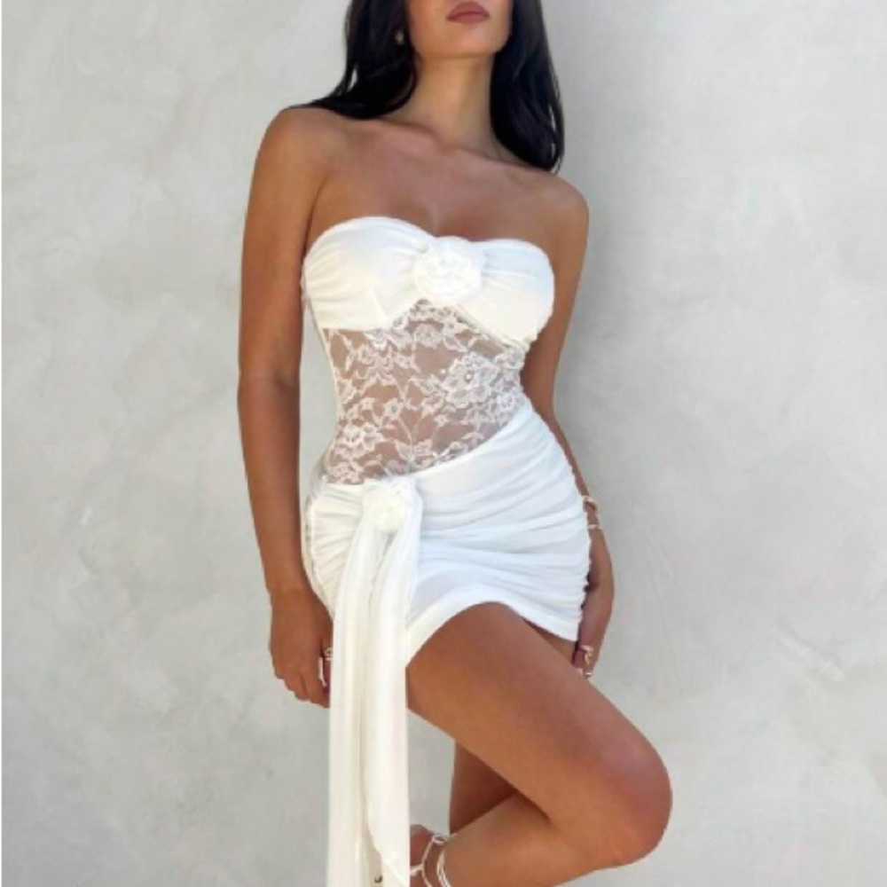 Elegant White Lace Strapless Dress
